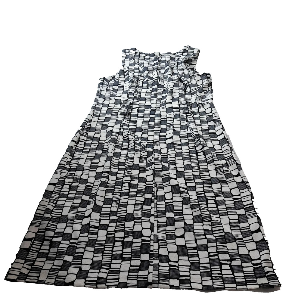 ILE New York 2 PC Womens Dress Size 10 Black White Geometric Knit Belted